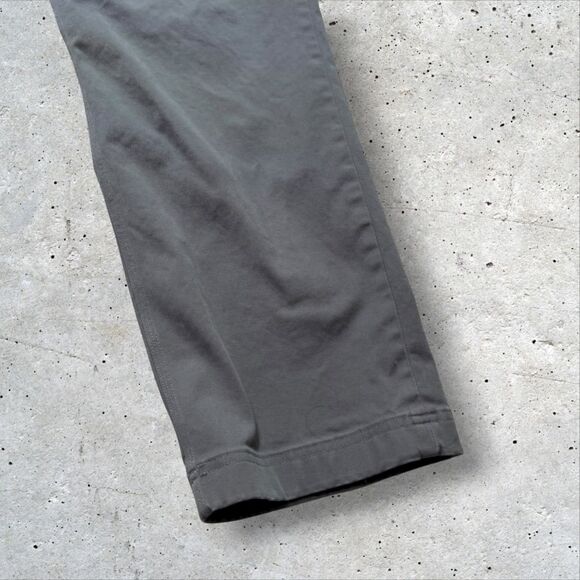 Duluth Trading Chino Pants Mens Gray Flat Front Straight Leg Work Sz 40x34 - Picture 4 of 8